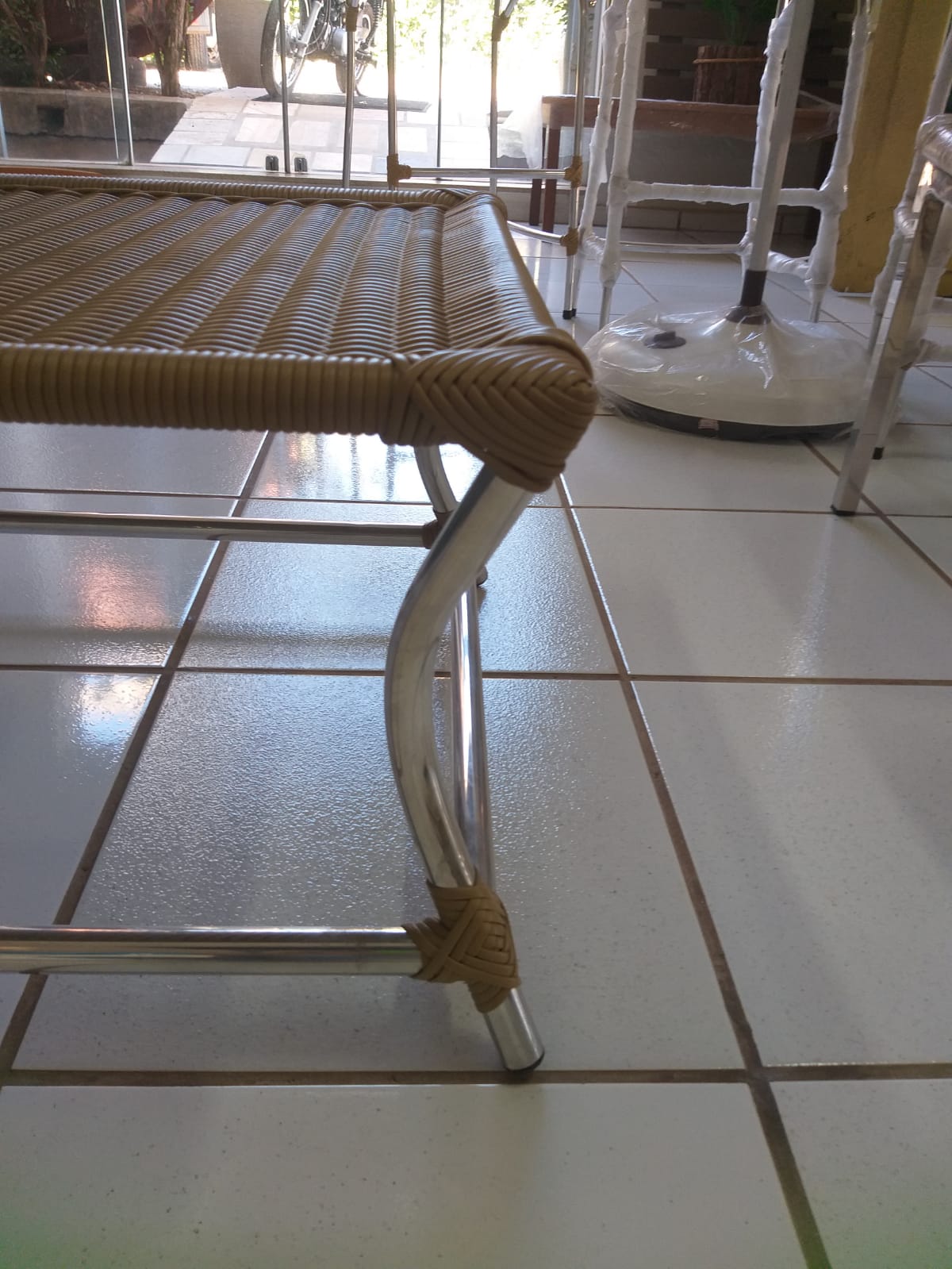 MESA CENTRO MALIBU 1T ALUMINIO C/ FIBRA SINTETICA BRISA
