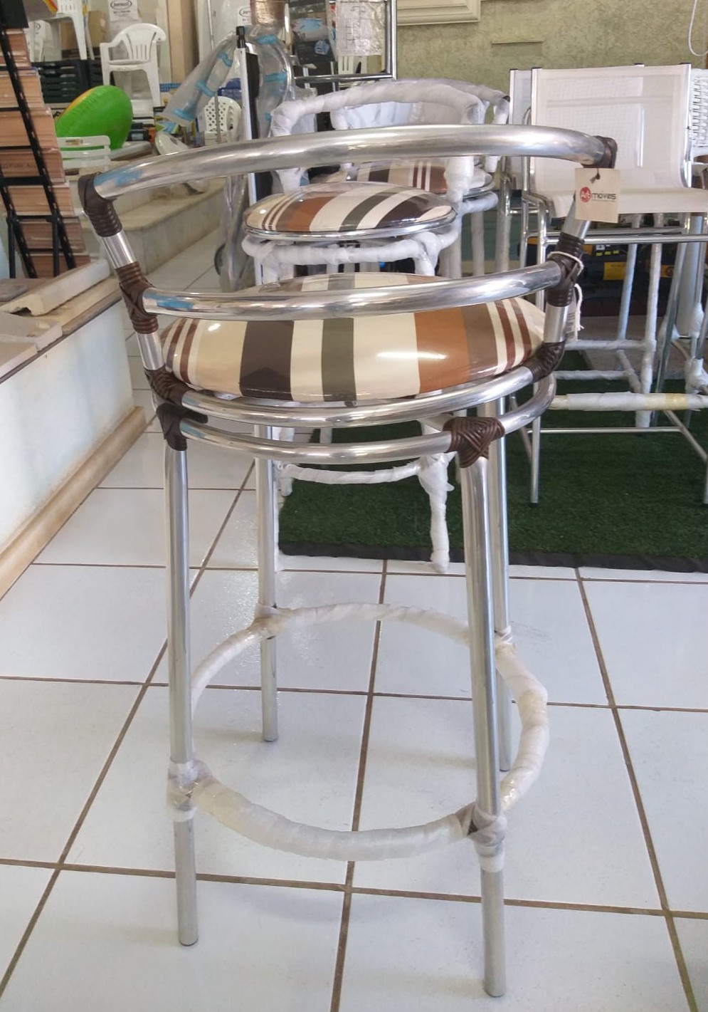 ARTMOVEIS BANQUETA ALTA 14C GIRATÓRIA ALUMINIO C/ ACQUA BLOCK